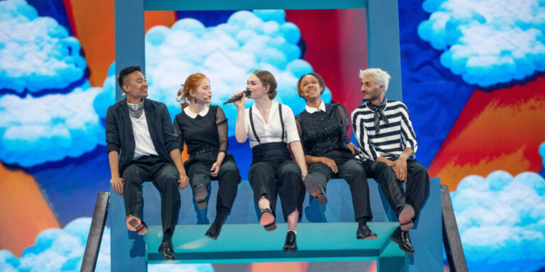 Leonora sorularımızı cevapladı