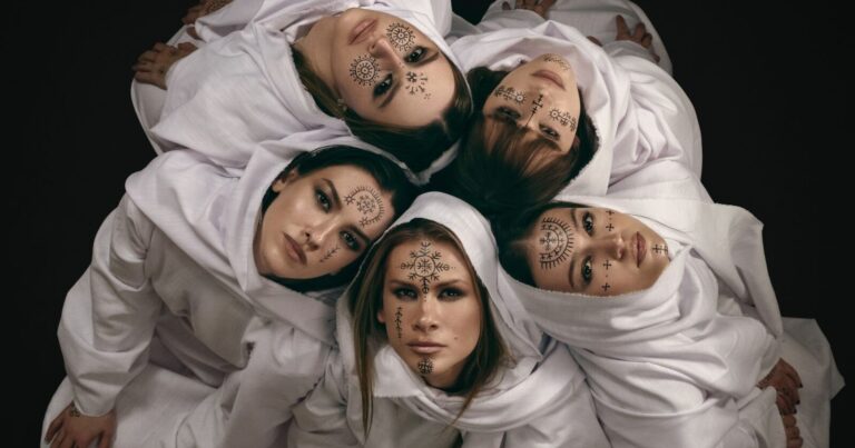 Lelek’in ‘Andromeda’ şarkısı iki ülkede tepkiye yol açtı