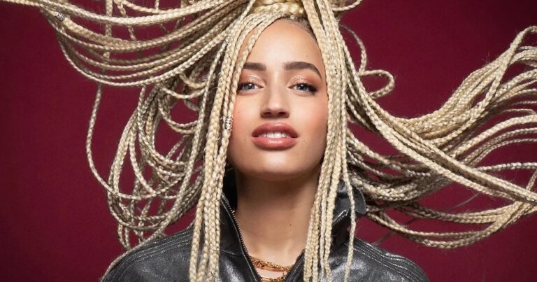 Fransa: “Regarde” yayınlandı