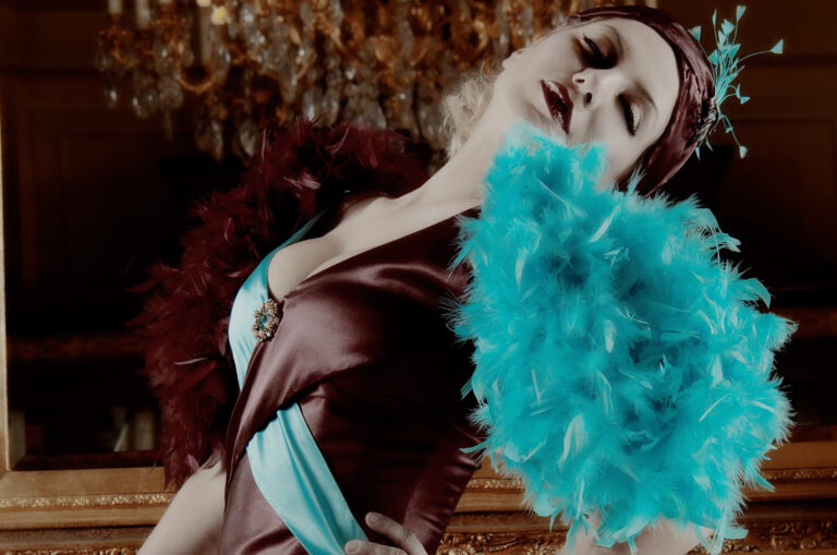 Sibel Tüzün “HEY HEY” şarkısını 20 yıl sonra yayınladı