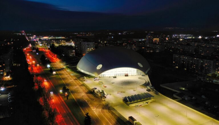 Arena Burgaz için iki farklı sahne düzeni önerisi